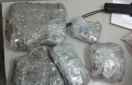 В Угорщині на кордоні з Закарпаттям затримали пішого чоловіка з 5 пакетами наркотиків (ФОТО)