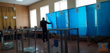 Стало відомо, як голосують в Хусті (+ФОТО)