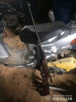 На Рахівщині правоохоронці у чоловіка виявили зброю та боєприпаси (ФОТО)