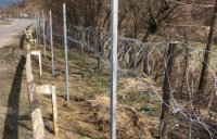 Жителі одного з сіл на Закарпатті у шоці від подвійного паркану на кордоні з Румунією (ФОТО)