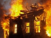 У Рахові згорів житловий будинок, власник отримав опіки