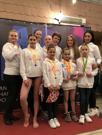 Закарпатські спортсменки "взяли" золото на Всеукраїнському чемпіонаті "AIR DREAM 2019"