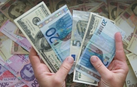 Заробітчани перерахували в Україну рекордну суму