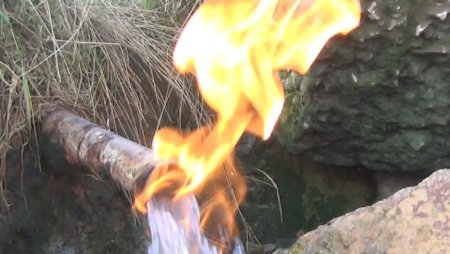 У Карпатах є унікальне джерело з цілющою водою, яка горить (+ФОТО, ВІДЕО)