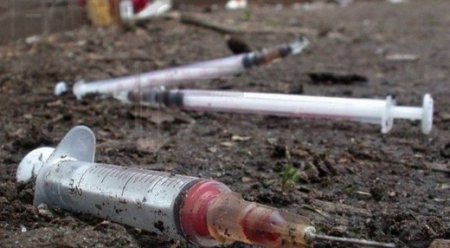 Що робити, якщо поранилися використаними шприцом або голкою