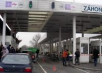 У фурі, що прибула з Закарпаття, в Угорщині знайшли у мішках із гранулами сигарети на понад 8 млн грн (ВІДЕО)