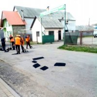 У Іршаві продовжують ямковий ремонт доріг (ФОТО)