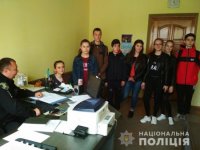 Хустські поліцейські зустрілися зі старшокласниками села Боронява (ФОТО)