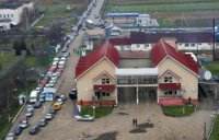 Закарпатські митники конфіскували на кордоні 2 фури товару