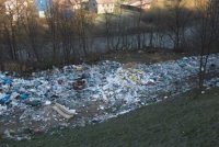 Дорога до цілющого джерела на Рахівщині засипана тоннами сміття
