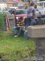На Закарпатті батьки змішують дітей жебракувати
