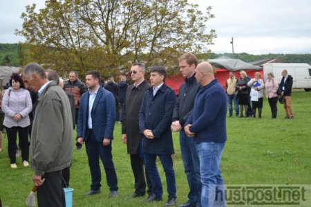 У селі Горінчово, що на Хустщині, відправляли овець на полонину (ФОТО)