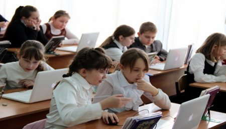 Учнів окремих шкіл Закарпаття навчатимуть розрізняти фейкові новини