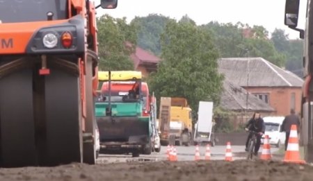 На Іршавщині нарешті ремонтують міжнародний автошлях
