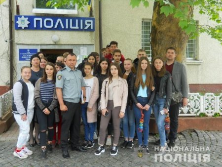 У поліції Хуста гостювали школярі (+ФОТО)