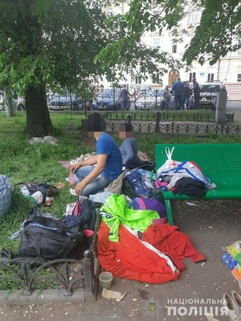 В Одесі у подружжя з Закарпаття забрали чотирьох малих дітей (ФОТО, ВІДЕО)