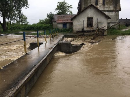 На Виноградівщині рівень води в Боржаві досяг критичних позначок (ФОТО)