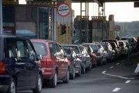 Величезні черги спостерігаються на закарпатських кордонах із Словаччиною та Угорщиною