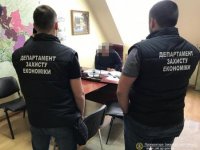 За незаконну вирубку лісу двом держслужбовцям прокуратура повідомила про підозру