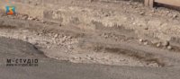Через стан дороги в Мукачеві страждають і водії, і пішоходи (ВІДЕО)