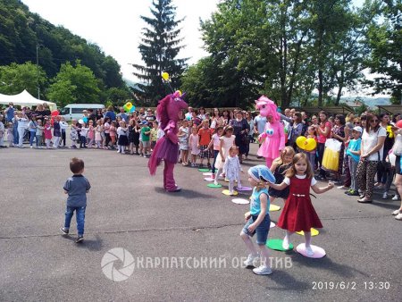 Яскраво та весело: у Хусті відбулося грандіозне дитяче свято