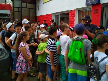 Хустські школярі знайомилися з професією пожежника-рятувальника (+ФОТО)