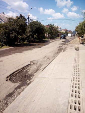 Жителі Виноградова готові перекривати вулиці через жахливий стан доріг (ФОТО)