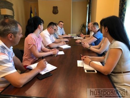 Очільник поліції Хустщини Володимир Щадей обговорив з керівництвом міста Хуст актуальну проблематику