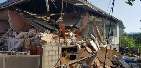 У селі на Закарпатті автомобіль на газу підірвав будинок, є постраждалі (+ФОТО)