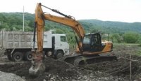 На Закарпатті через погрози, припинять укріпляти берег, який мав би захистити селище (відео)