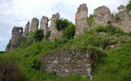 У Хусті місцевий замок готують до реставраційних робіт (ВІДЕО)