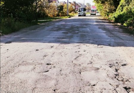 Ямковий ремонт Персикової у Виноградові буде продовжено