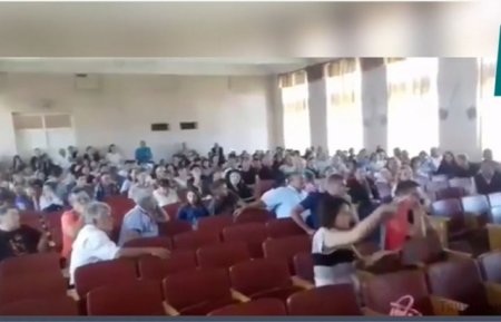 У Буштині на Тячівщині селяни виступають проти радіовишки на території школи (ВІДЕО)