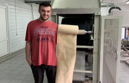 Папір з листя, який придумав молодий закарпатець, пройшов випробування обладнанням (ФОТО)