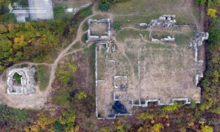 Фото дня: Руїни виноградівського замку «Канків» з висоти пташиного польоту
