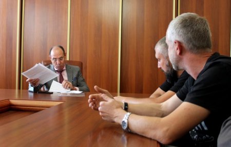Керівник Закарпаття зустрівся із власниками «євроблях» (ФОТО)