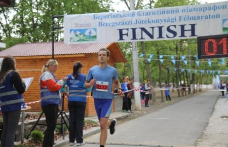 Переможець півмарафону в Берегові створив клуб любителів бігу на Житомирщині (ФОТО)