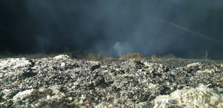 На Хустщині горіло сміттєзвалище: гасили весь день і ніч (+ФОТО)