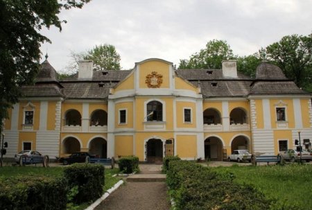 На Виноградівщині всі зарплати та премії вже надходять на рахунки освітян району - РДА