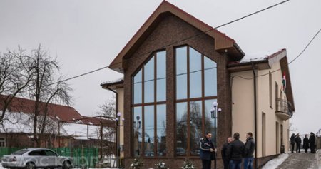 У Великій Доброні відкрили новий угорськомовний навчальний заклад