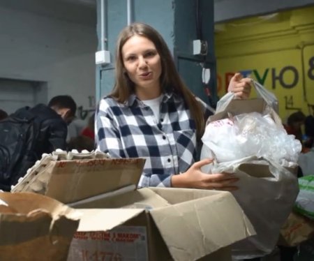 "Україна Без Сміття": дівчина з Виноградова вчить як правильно сортувати сміття (ВІДЕО)