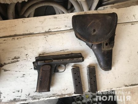 Триває Місячник добровільної здачі зброї: до поліції вже принесли 144 одиниці зброї
