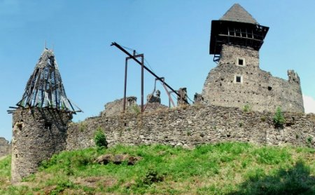 Археологи розповіли про роботи на Невицькому замку