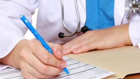 У Кабміні подумують скасувати меддовідки для басейну та роботи