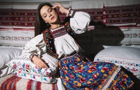 Історичне вбрання жінок Закарпаття презентували в сучасних образах (ФОТО)