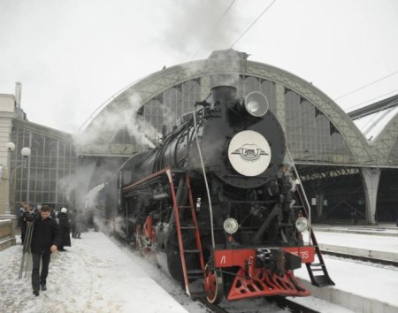 Перший поїзд на територію сучасної України прибув 4 листопада 1861 року