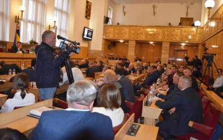 Розбалансованість райбюджетів, масові звільнення педагогів: які загрози постали перед Закарпаттям з огляду на проєкт держбюджету-2020?