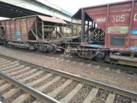 У Мукачеві під вантажним потягом опинився чоловік