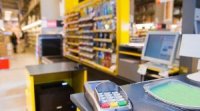 Українцям можуть дозволити знімати гроші у касах супермаркетів