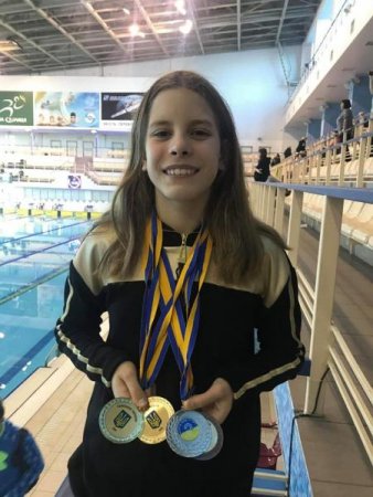 Спортсменка із Закарпаття вразила нагородами на чемпіонаті України з плавання
